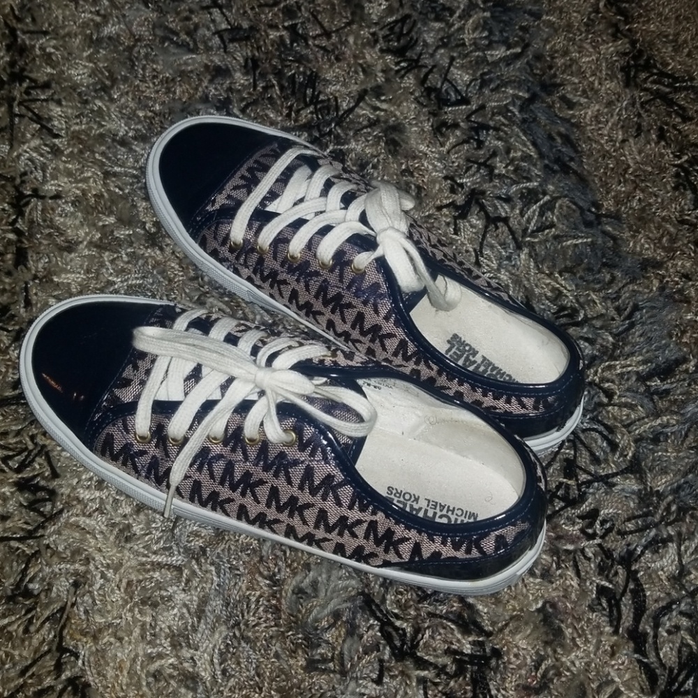 Michael Kors sz 5 navy color